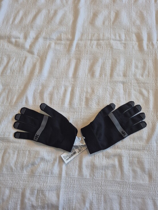 Decathlon Other - Kipsta men's Decathlon Seamless sports liner Gloves SR Black, item # 1838442 NEW